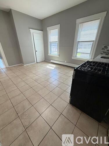 E 20th St 3 Beds Apartment for Rent - Photo gallery 4