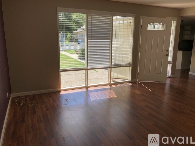 880 Orange Street 2 Beds Single Family Home for Rent - Photo gallery 4