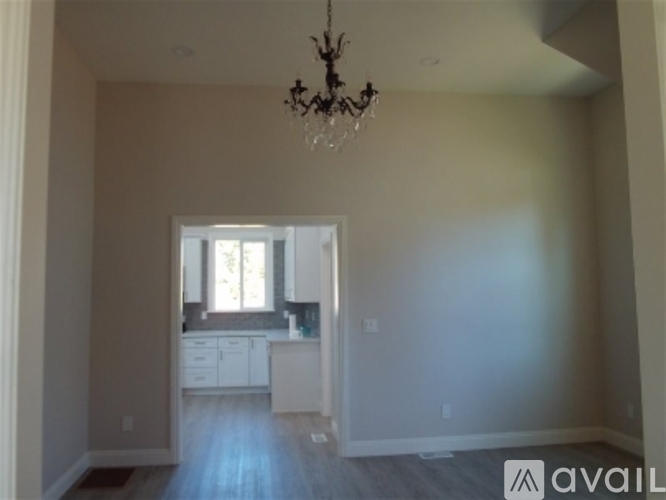 819 6th St 4 Beds Single Family Home for Rent - Photo gallery 4