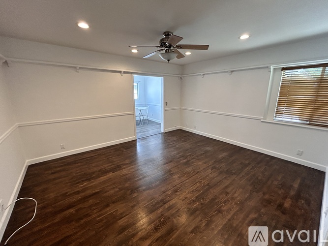 23723 Oxnard St 3 Beds Single Family Home for Rent - Photo gallery 4