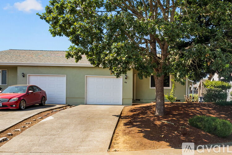 518 NE Dallas Dr 2 Beds Single Family Home for Rent - Photo gallery 2