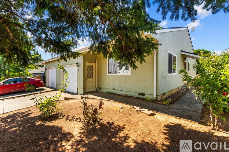 518 NE Dallas Dr 2 Beds Single Family Home for Rent - Photo gallery 3