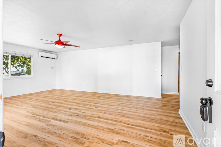 518 NE Dallas Dr 2 Beds Single Family Home for Rent - Photo gallery 5