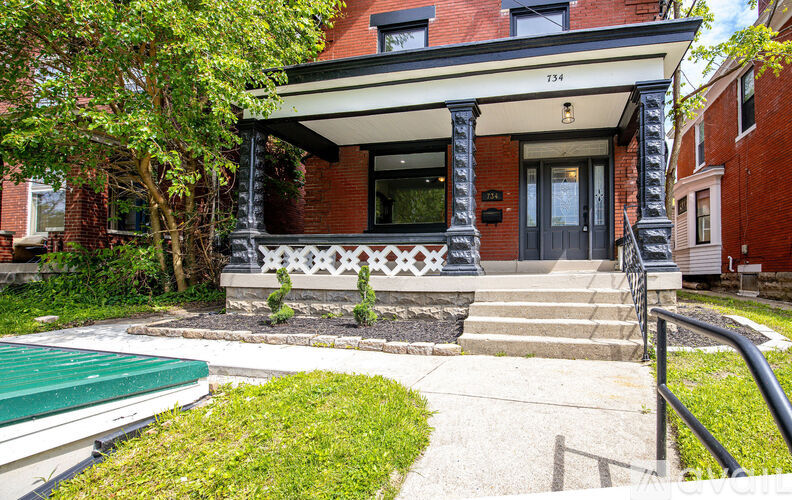 734 E 10th St 4 Beds Single Family Home for Rent - Photo gallery 1