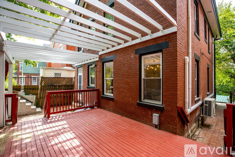 734 E 10th St 4 Beds Single Family Home for Rent - Photo gallery 2