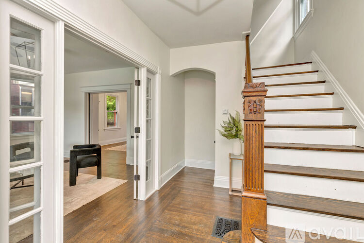734 E 10th St 4 Beds Single Family Home for Rent - Photo gallery 4