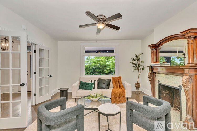 734 E 10th St 4 Beds Single Family Home for Rent - Photo gallery 5