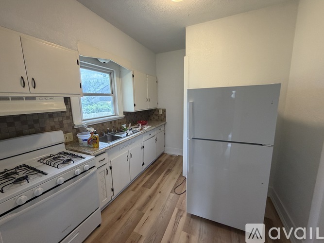 1064 S Oak Ave 3 Beds Single Family Home for Rent - Photo gallery 2