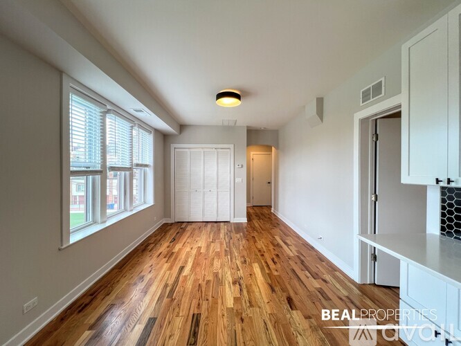 656 W Wrightwood Ave 1 Apartment for Rent - Photo gallery 1