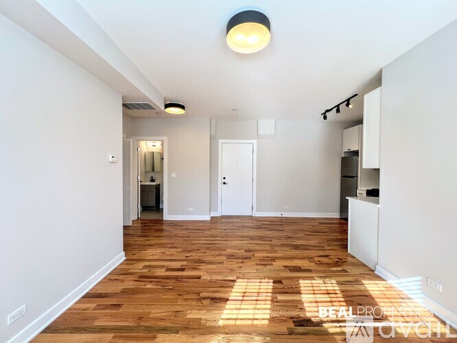 656 W Wrightwood Ave Studio Apartment for Rent - Photo gallery 3