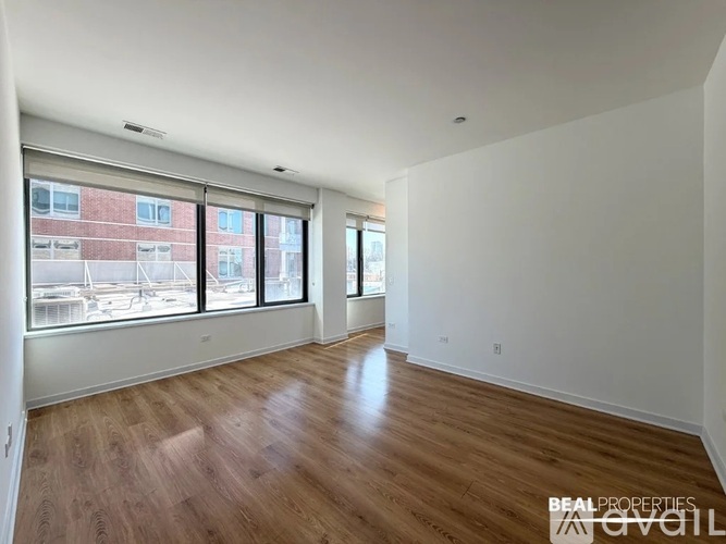 558 W Webster Ave 1 Apartment for Rent - Photo gallery 1