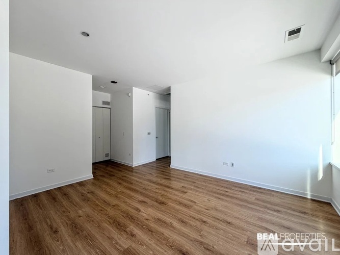 558 W Webster Ave 1 Apartment for Rent - Photo gallery 3