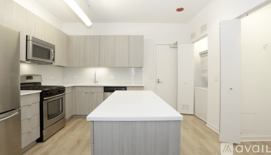 558 W Webster Ave Studio Apartment for Rent - Photo gallery 4