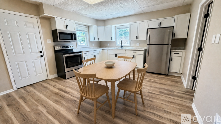 1127 Broadway Ave 4 Beds Apartment for Rent - Photo gallery 1