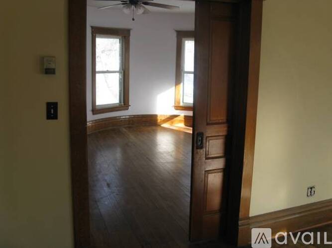 432 1st Street 3 Beds Single Family Home for Rent - Photo gallery 3