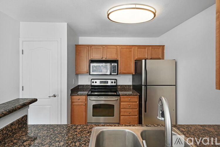 140 Reflections Dr 1 Condo for Rent - Photo gallery 3