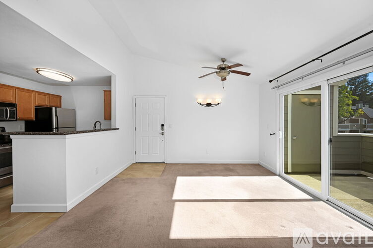 140 Reflections Dr 1 Condo for Rent - Photo gallery 4
