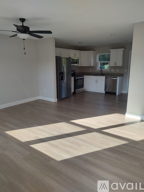1607 North Green River Road 2 Beds Single Family Home for Rent - Photo gallery 2