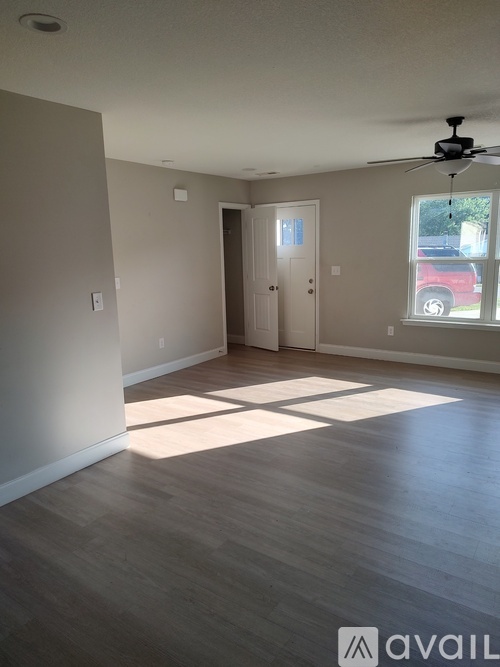 1607 North Green River Road 2 Beds Single Family Home for Rent - Photo gallery 5