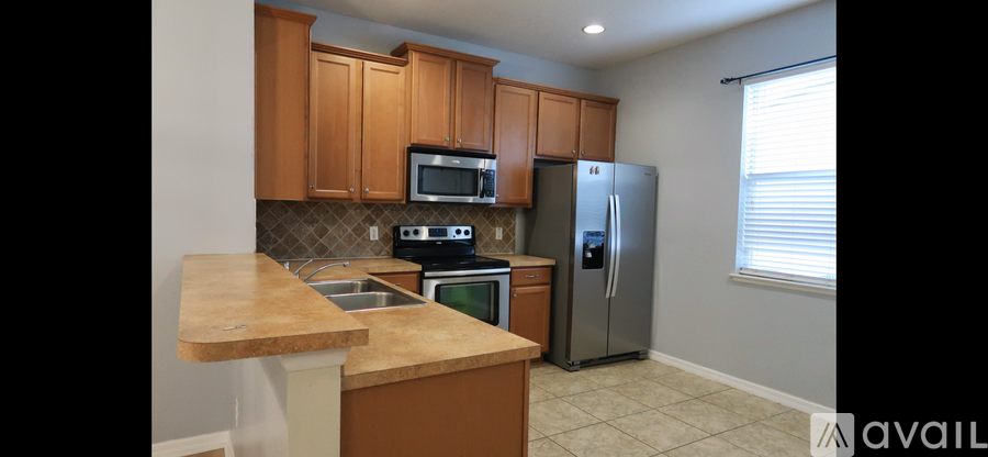 646 Arbor Pointe Avenue 4 Beds Single Family Home for Rent - Photo gallery 2
