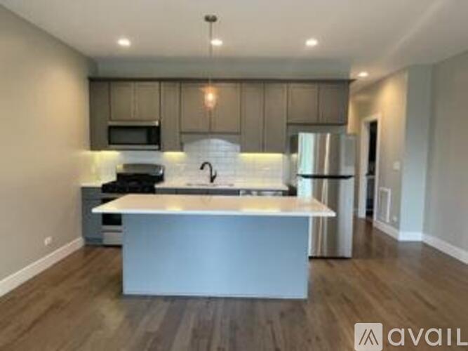1347 W 47th St 3 Beds Apartment for Rent - Photo gallery 1