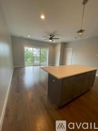 1347 W 47th St 3 Beds Apartment for Rent - Photo gallery 3