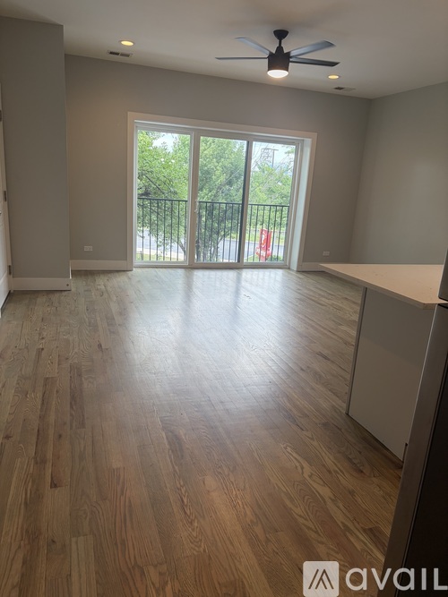1347 W 47th St 3 Beds Apartment for Rent - Photo gallery 4