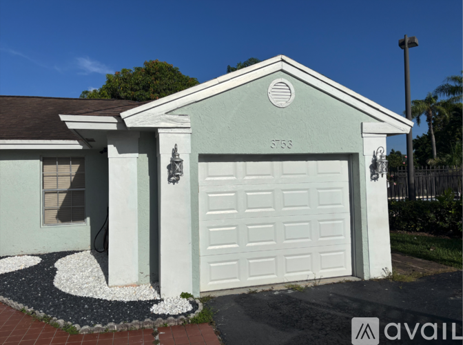 3753 Northwest 107th Way 3 Beds Single Family Home for Rent - Photo gallery 3