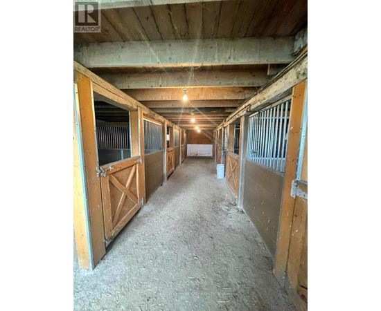 (BARN) - 14264 EIGHTH LINE Studio House for Rent - Photo gallery 3