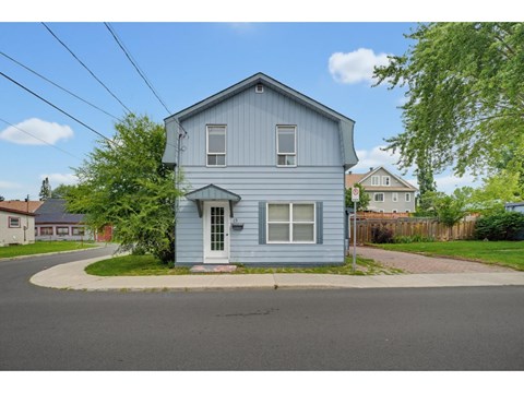 15 Rue Brook 3 Beds Apartment for Rent