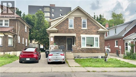 16 MARSHALL Street 4 Beds Apartment for Rent