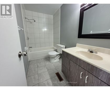 66 - 585 GAINSBOROUGH ROAD 3 Beds Condo, Home, Townhouse for Rent - Photo gallery 4