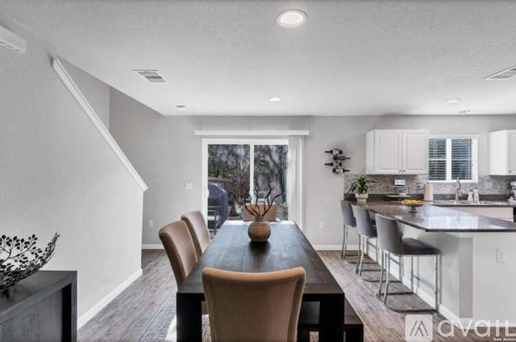 10226 Relic Oaks 3 Beds Single Family Home for Rent - Photo gallery 3