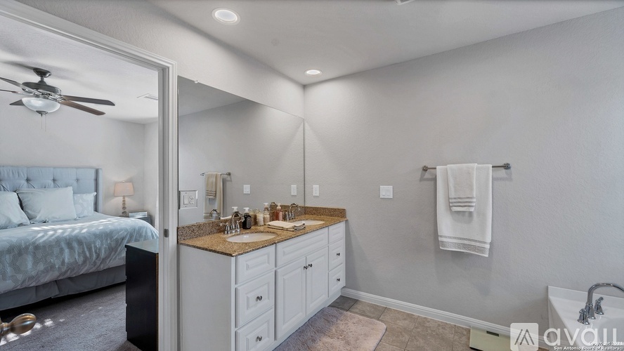 10226 Relic Oaks 3 Beds Single Family Home for Rent - Photo gallery 4