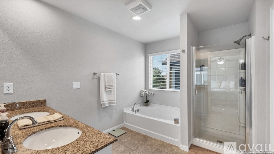10226 Relic Oaks 3 Beds Single Family Home for Rent - Photo gallery 5