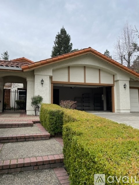 335 Live Oak Dr 4 Beds Apartment for Rent
