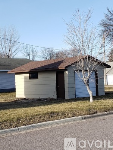 519 14th St N 3 Beds Single Family Home for Rent - Photo gallery 1