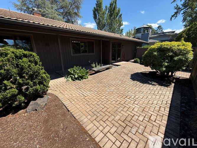 1555 Northwest 13th Street 4 Beds Single Family Home for Rent - Photo gallery 3