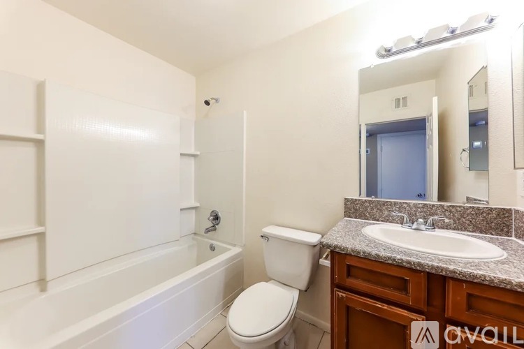 6102 N 71ST Drive 4 Beds Single Family Home for Rent - Photo gallery 2