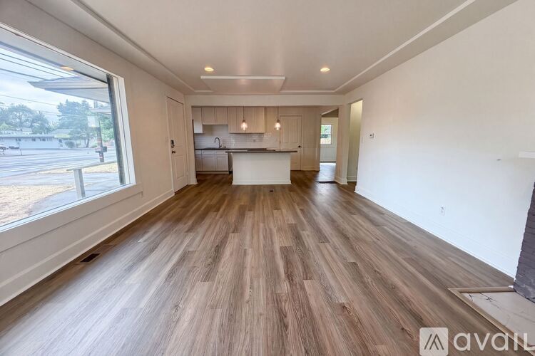 11651 NE Glisan St 3 Beds Single Family Home for Rent - Photo gallery 2