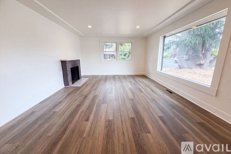 11651 NE Glisan St 3 Beds Single Family Home for Rent - Photo gallery 4
