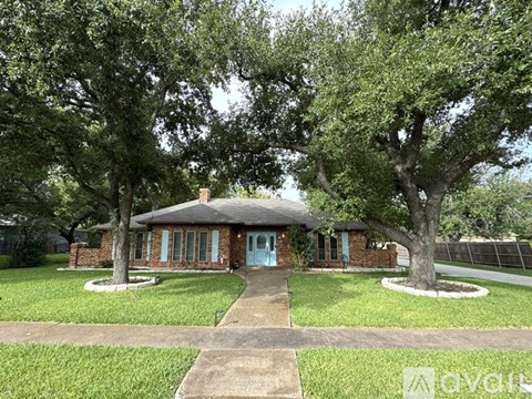 108 East Brooks Street 3 Beds Apartment for Rent