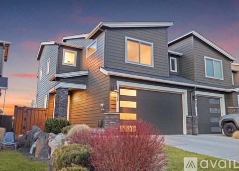 612 NE Vail Ln 3 Beds Apartment for Rent