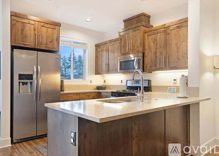 612 NE Vail Ln 3 Beds Single Family Home for Rent - Photo gallery 3