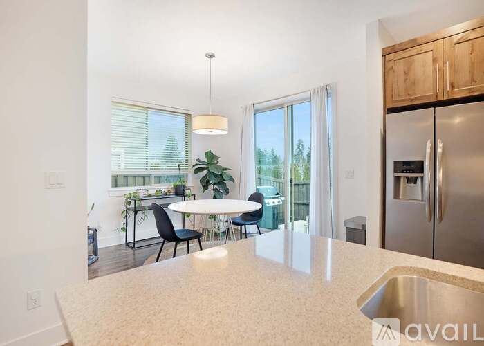 612 NE Vail Ln 3 Beds Single Family Home for Rent - Photo gallery 4