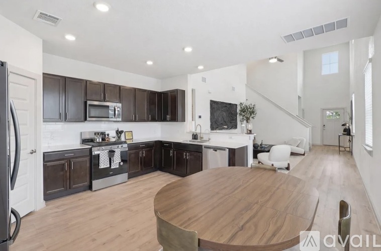 220 Merrick Road 3 Beds Single Family Home for Rent - Photo gallery 2