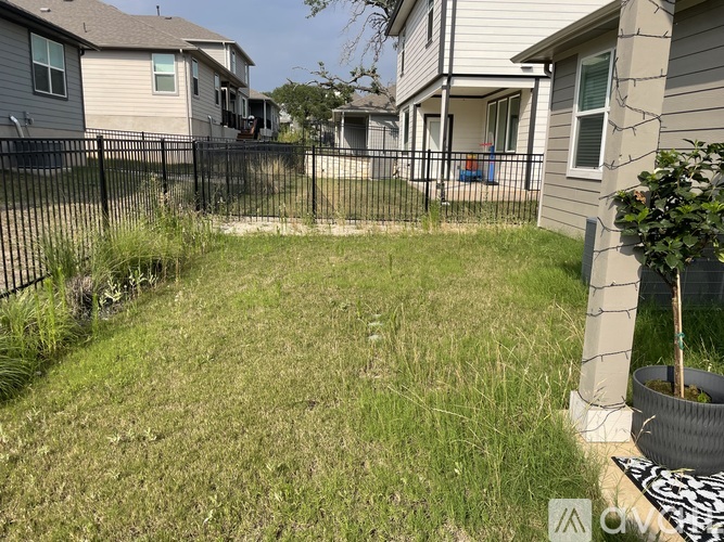 220 Merrick Road 3 Beds Single Family Home for Rent - Photo gallery 4