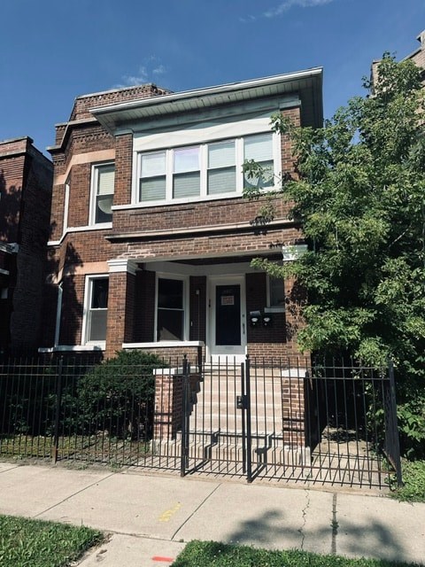 Unit 2 3 Beds Apartment for Rent