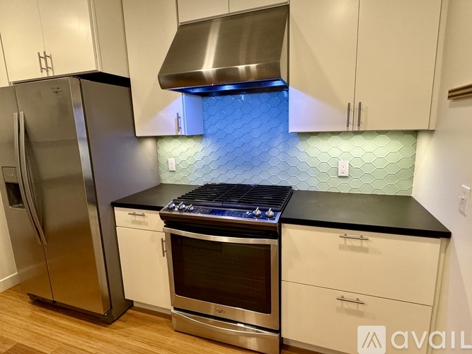 106 East College Street 2 Beds Condo for Rent - Photo gallery 1