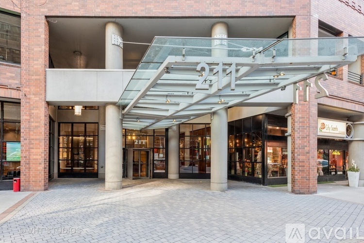 211 East Ohio Street 1 Condo for Rent - Photo gallery 2